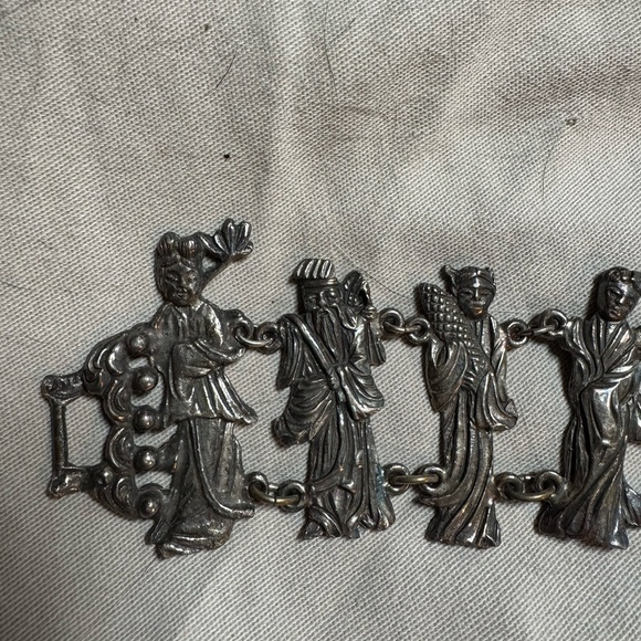 Vintage/antique Asian Silver colored Bracelet with Detailed Figures - Picture 5 of 16